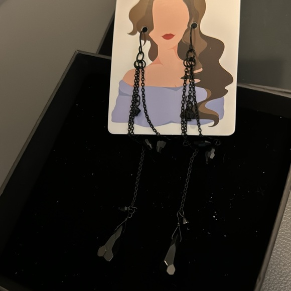 Great Deal Gorgeous Earrings - Picture 2 of 4